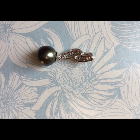14k 9.0mm Tahitian pearl diamond pendant - Picture 3 of 4